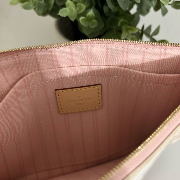 Authentic Louis Vuitton Neverfull Pochette Wristlet - Pink Ballerine - Picture 5 of 7